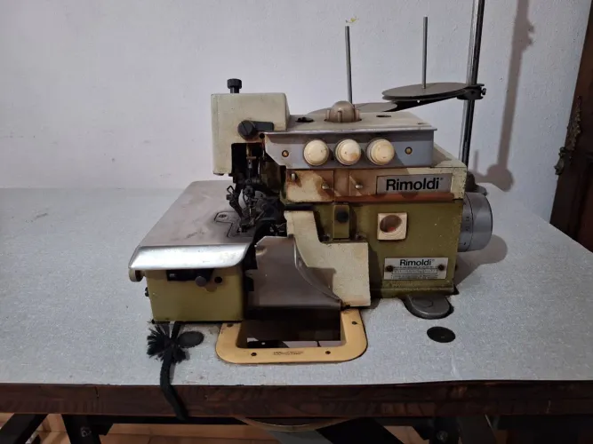 Máquina Overlock Industrial Rimoldi (Italiana) - Funcionamento Impecável