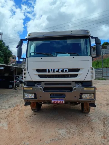 IVECO 6x4 2013 com BUG 2010 3 Eixo 