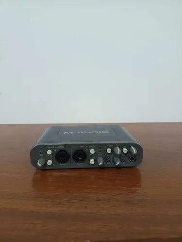 Interface de áudio M-Audio Fast Track Pro 