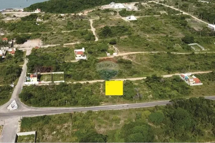 Lote em Tabatinga com 450m² nascente, a 50 metros da pista