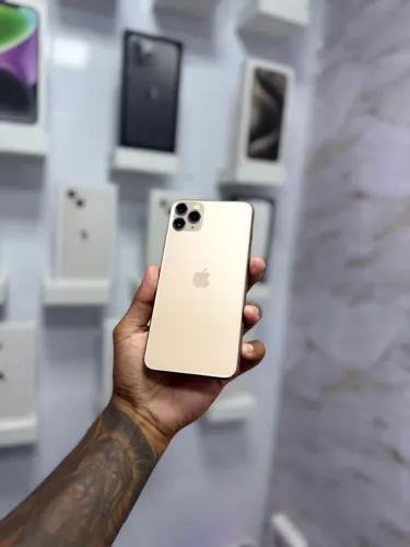 IPHONE 11 PRO MAX 64GB GOLD<br>R$ 1.550,00