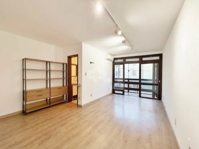 Apartamento de 1 dormitório com sacada no coração do Bom Fim