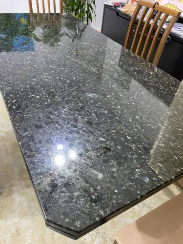 MESA EM GRANITO VERDE LABRADOR