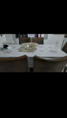 Mesa de seis cadeiras para jantar