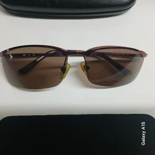 Vendo esse óculos de sol raridade Masculino da marca KL3184 estojo em aço e couro