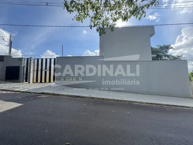 Pequeno condomínio em ótima localização.