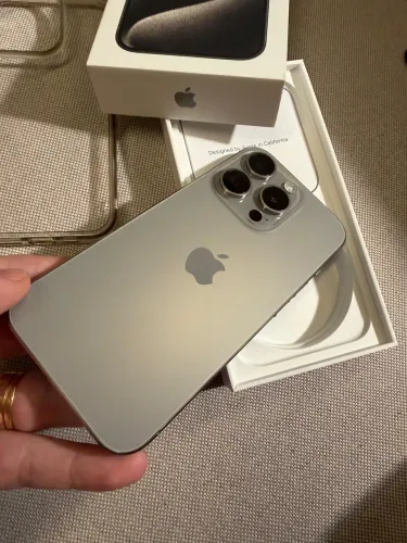 iPhone 15 pro ( Natural Titanium ) 