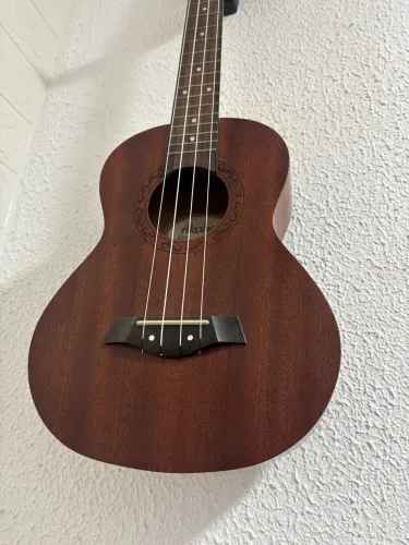 Ukulele AKAHAI tenor 