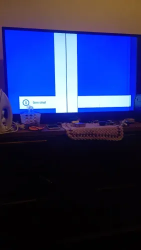 Tv para uso ou retirada de peças