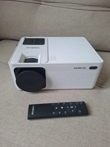 Projetor intelbras pfl5211 apenas 1h de uso