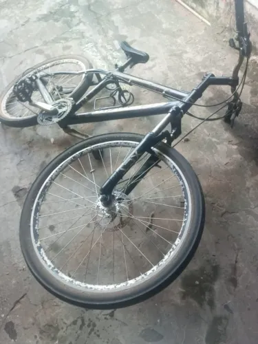 Bicicleta marchas e amortecedor banco novo. Negociável!