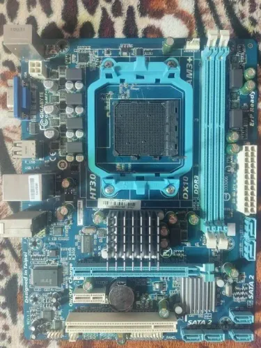 Placa Mãe Gigabyte ( Com Problema ) + Pilha