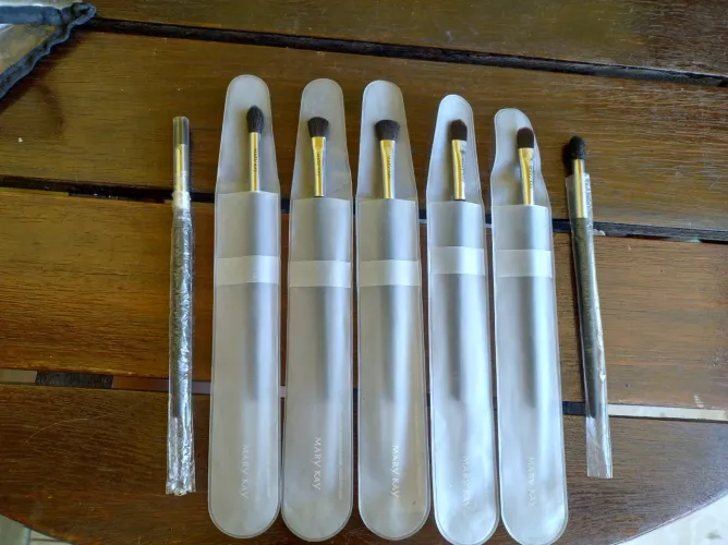 Pincéis da Mary Kay para olhos coleção vintage/signature.Vendo o kit por$175 reais e 25uni