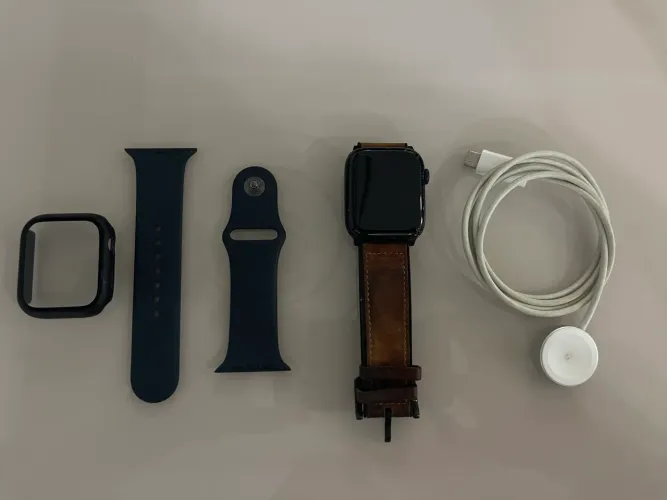Apple Watch Series 7. 45mm alumínio e cerâmica