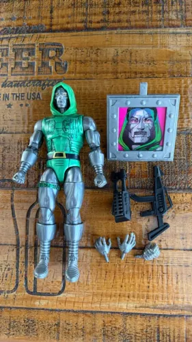 Dr Doom Secret Wars Marvel Legends !!