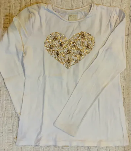 Camiseta Zara Kids Branca com Coração de Paetês (Tam. 9/10)
