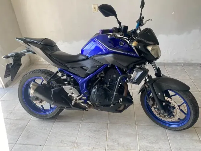 MT03 Azul 2017 quitado.