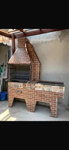 Churrasqueira pré moldada com fogão a lenha