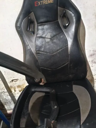Cadeira gamer com braço quebrado