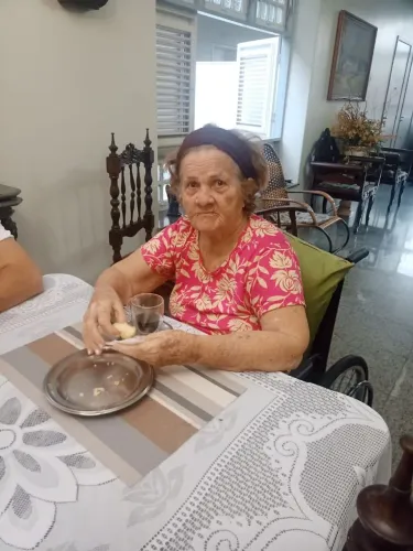 Trabalhar 18 dias por mês por um salário mínimo
