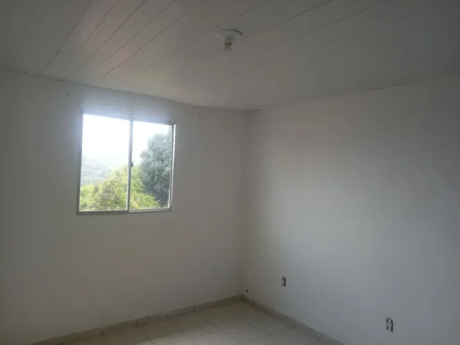 Aluga-se Casa para Homens Solteiros , não paga energia não paga água