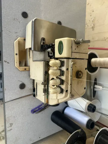 Máquina costura interlock