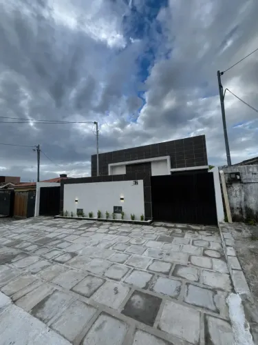 Casa com 2 quartos, sendo 1 suíte | Elegância, conforto e acabamento de alto padrão!