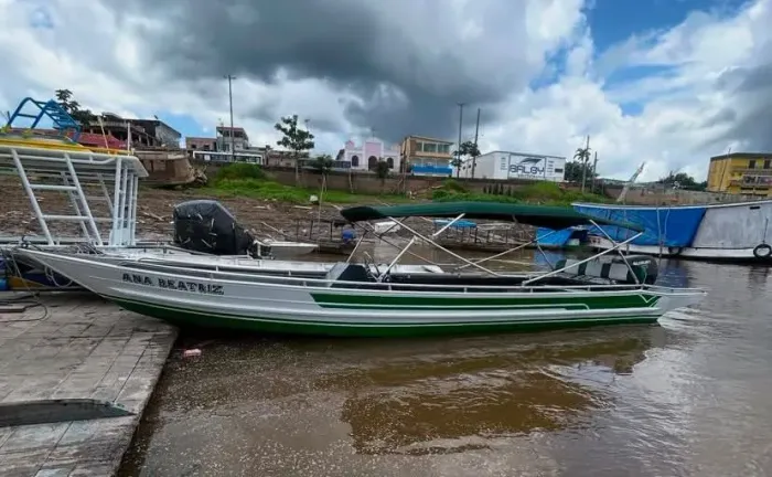 Vende-se Lancha