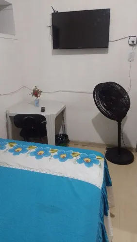Aluga-se quarto em casa de família no Farol