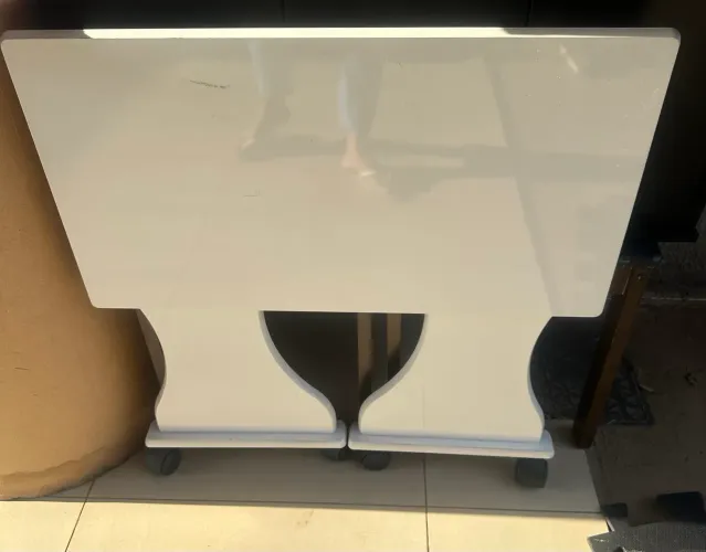 Mesa com rodinha e dobrável para trabalho estudos