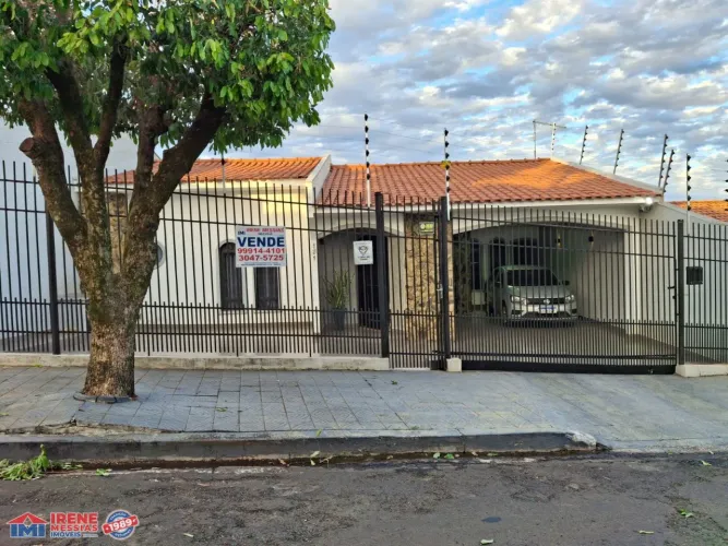 Casa a venda no bairro Centro Norte - Mandaguaçu/PR
