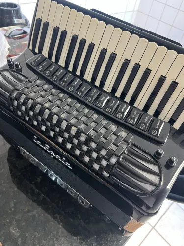 Acordeon La Escala 120 baixos