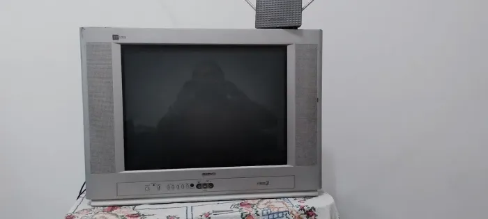 Tv de tubo CCE 20 ótimo estado