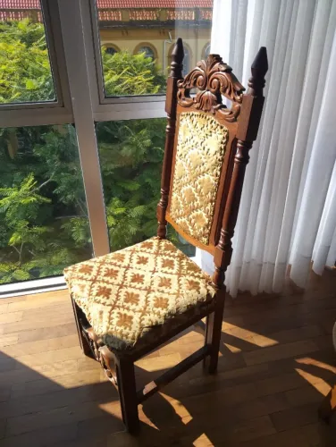 Cadeiras Clássicas Em Madeira.
