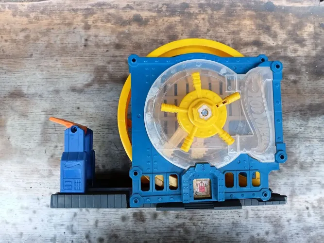 Brinquedo pista HOT WHEELS Banco