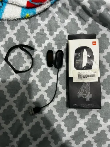Xiaomi Mi band 4 Seminova com (AVARIA) + Caixa Original e Carregador
