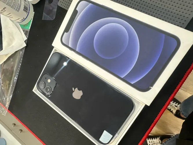 iPhone 12 impecável 