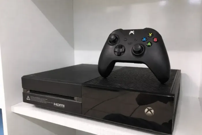 Xbox One Black (MUITO POUCO USO)