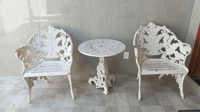 Conjunto de cadeiras de ferro