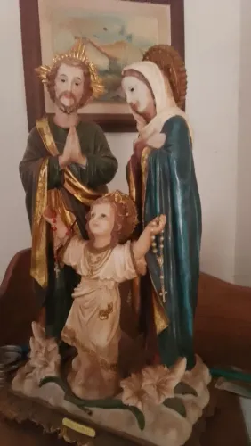 Linda imagem ,50 cm, semi nova, perfeito estado. Resinada, ótima para decoração,