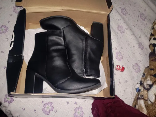 Vendo bota e rasteirinha por um ótimo preço