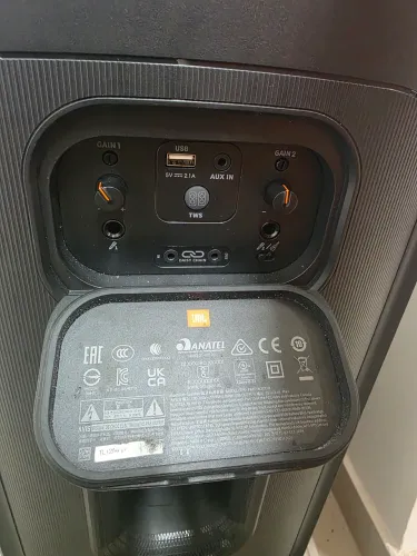 Vendo caixa JBL party 710 com pouco uso