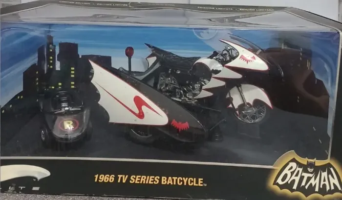 Hot Wheels Elite - Batcycle com sidecar - Edição Limitada -  Escala 1:12