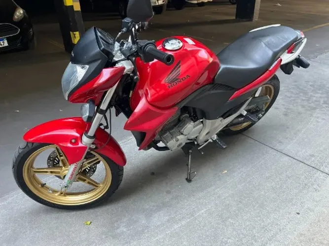 HONDA CB 300R 2015 ? ÓTIMA OPORTUNIDADE