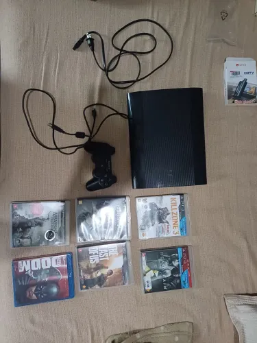 Vendo Playstation 3, travado pouquíssimo usado, item de colecionador, jogos e controle