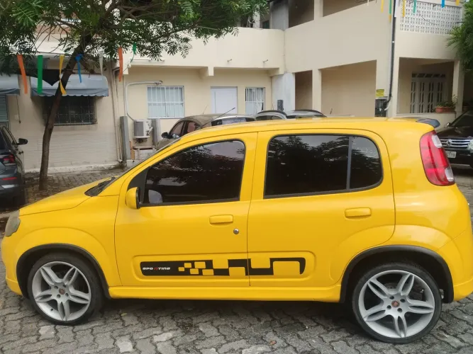 Fiat Uno Sporting 1.4 EVO Fire Flex 8V 4P 2012