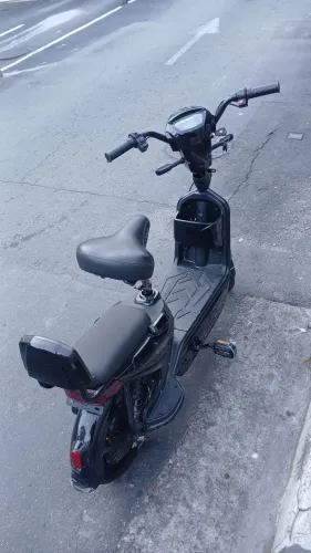 Scooter elétrica com bateria de lítio