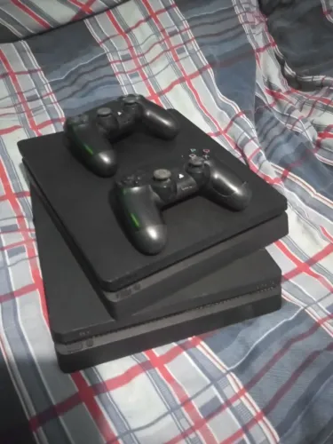 2 ps4 slim e 2 controles original ( defeito)