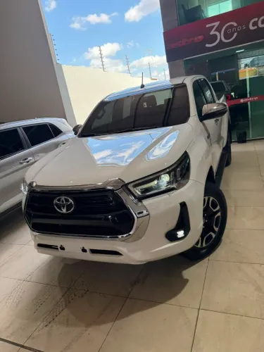 Toyota Hilux CD SRV 4X4 2.8 TDI Diesel Aut. 2025