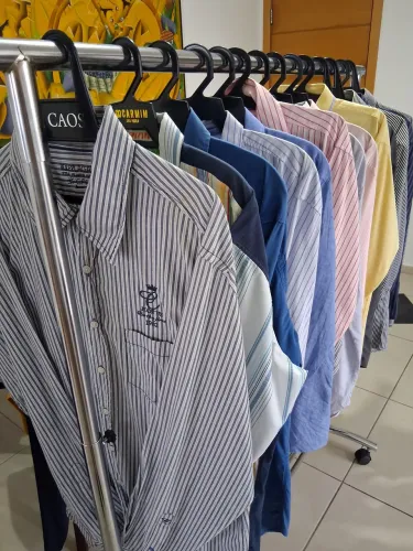 Vendo Lindas Camisas de marca Carmim. Pouquíssimo uso !